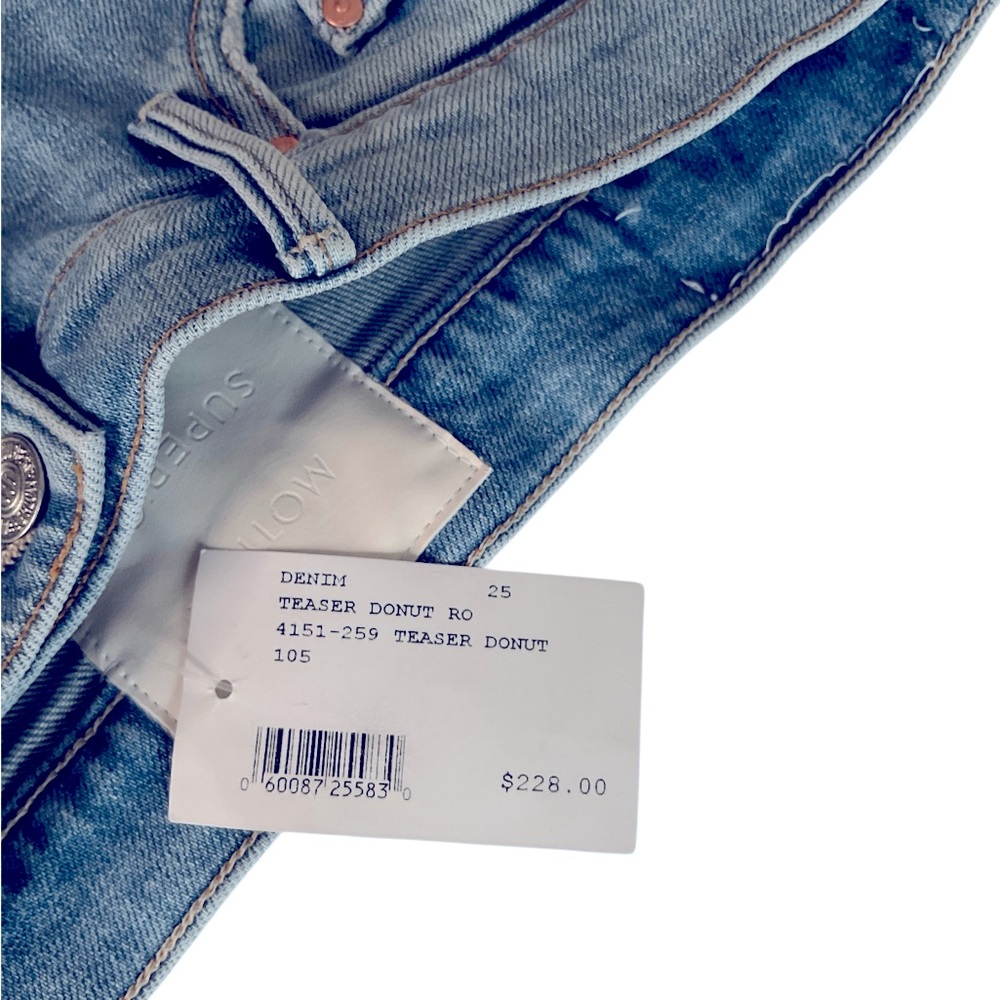 MOTHER The Teaser Donut Roll Denim Short - Picture 7 of 16